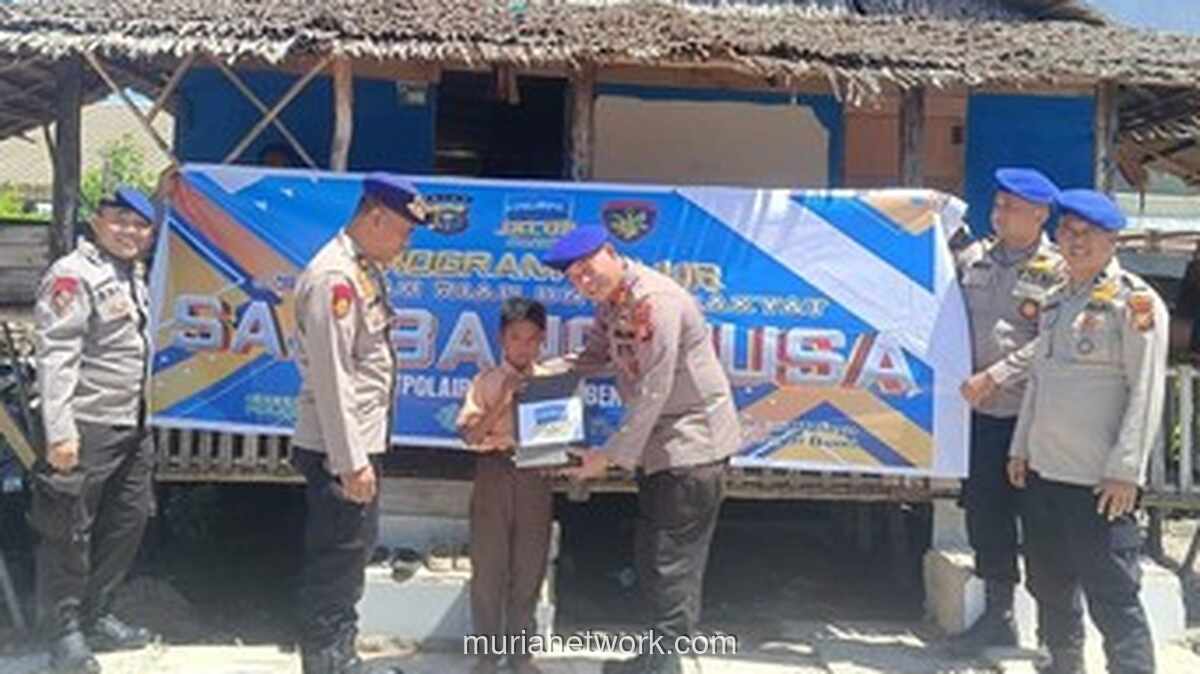 Satpolairud Bengkalis Bagikan Perlengkapan Sekolah untuk Anak Pesisir Muntai