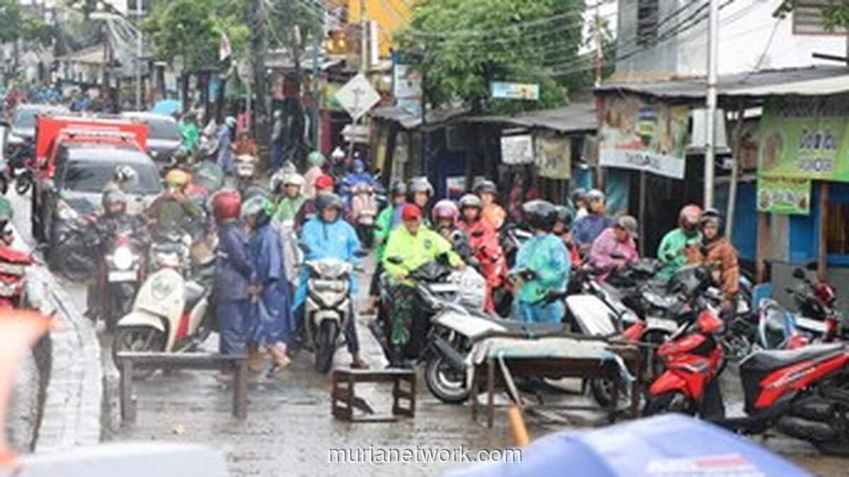 Tabrakan Truk dan Kereta Bandara di Tangerang Sebabkan Macet Parah