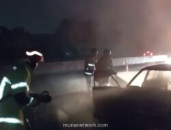 Mobil Hangus Terbakar di Tol Surabaya-Gresik Diduga Akibat Korsleting