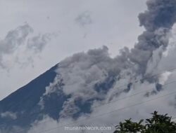 Gunung Semeru Erupsi, Luncurkan Awan Panas Sejauh 3 Kilometer