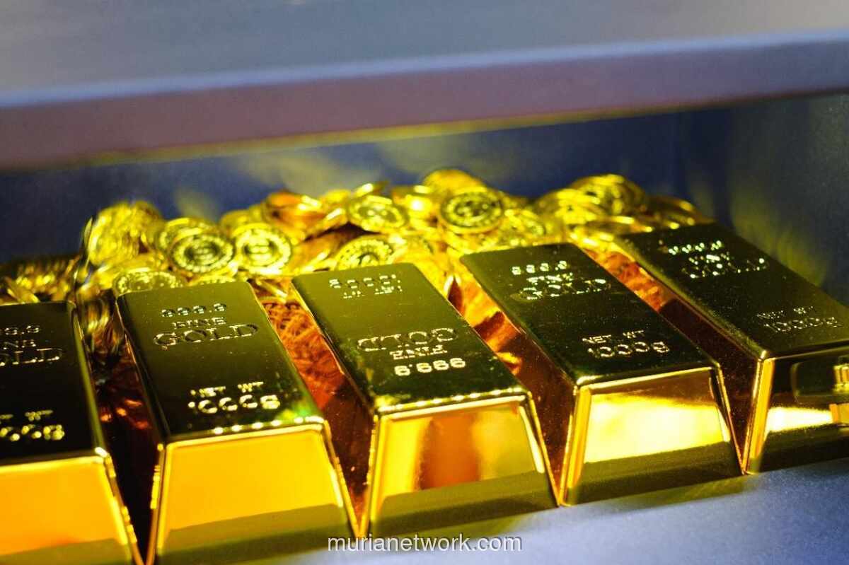 Harga Emas Dunia Koreksi, Tetap Bertahan di Atas USD 5.000