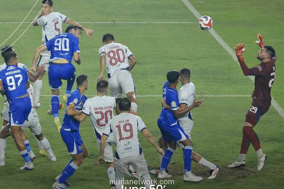 Persib Kalahkan Persita 1-0, Kokoh di Puncak Klasemen