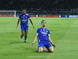 Persib Kokohkan Puncak Klasemen Usai Kalahkan Persita 1-0