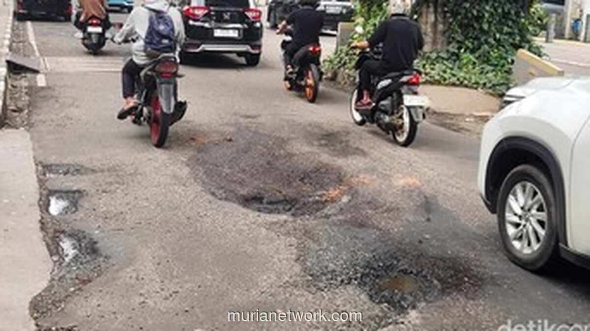 Hujan Deras Sebabkan Ribuan Lubang Jalan di Jakarta, Perbaikan Masih Sementara