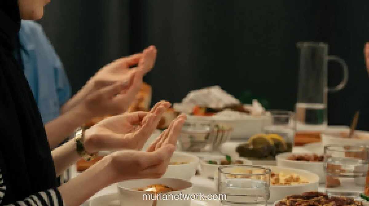 Warga Medan Berbuka Puasa Pukul 18.43 WIB pada 21 Februari 2026