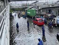 Genangan Air di Daan Mogog Sebabkan Kemacetan Parah