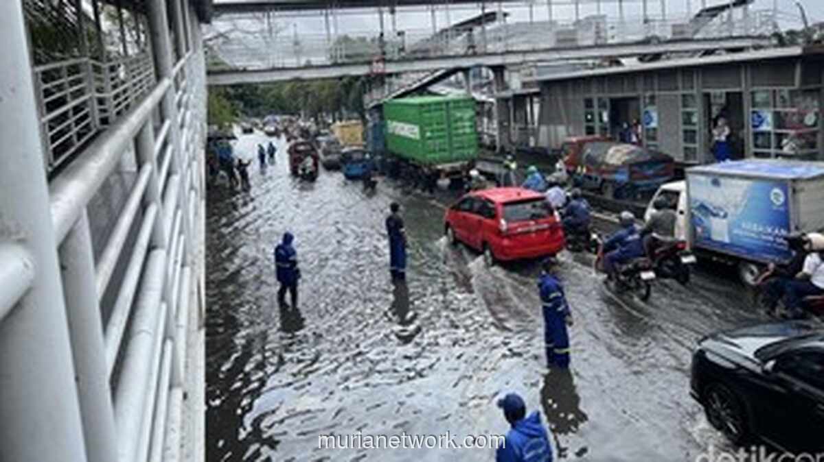 Genangan Air di Daan Mogog Sebabkan Kemacetan Parah