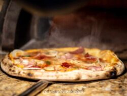 Mengupas Perbedaan Mendasar Pizza Napoli, New York, dan Chicago