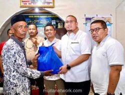 Andre Rosiade Bagikan 1.000 Paket Sembako Sambut Ramadan di Solok