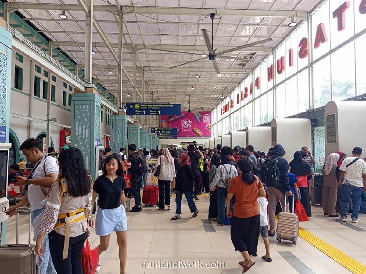 Kemenhub Proyeksikan 2,38 Juta Pemudik Berangkat dari Stasiun Pasar Senen