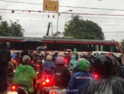 Kecelakaan Truk Terguling Ganggu Operasi Commuter Line Tangerang dan Bandara Soekarno-Hatta