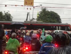 Truk Tertabrak Kereta Commuter Line, Layanan Bandara Soekarno-Hatta Lumpuh Sementara