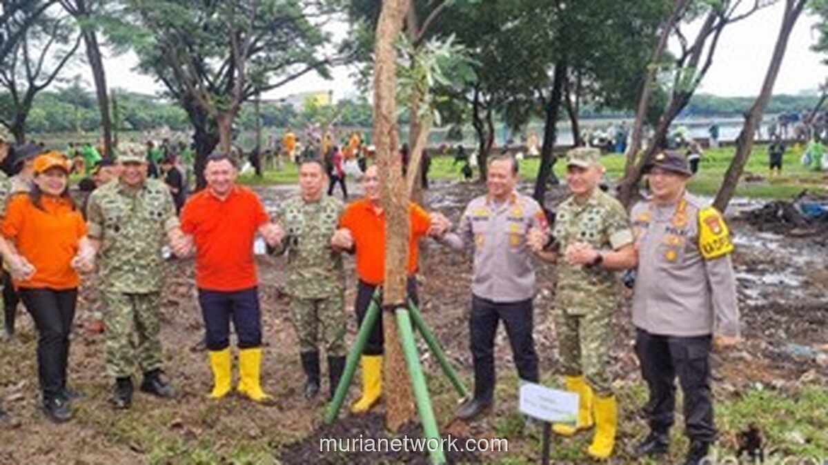 Kapolda dan Pangdam Pimpin Aksi Bersih-Bersih dan Penghijauan Serentak di Jakarta