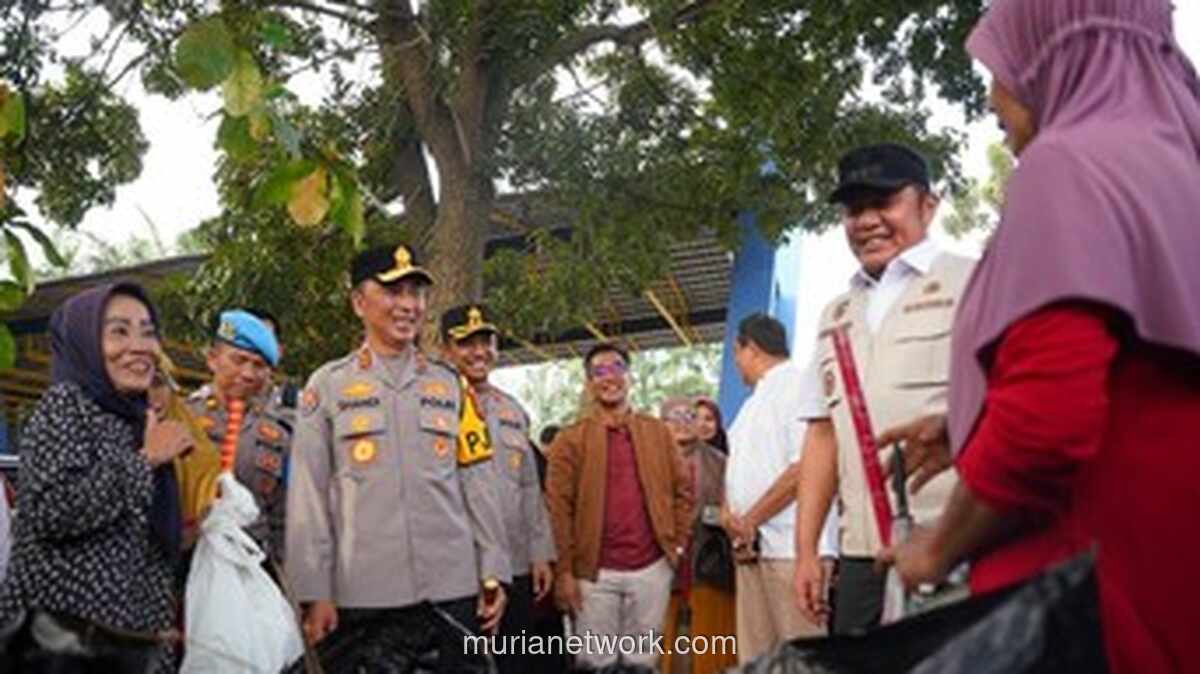 Polda Sumsel Gelar Aksi Bersih-Bersih dan Perbaikan Jalan Dukung Program ASRI