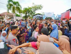 Kapolri dan Ketua Komisi IV DPR Tinjau Huntara Korban Bencana di Tapteng