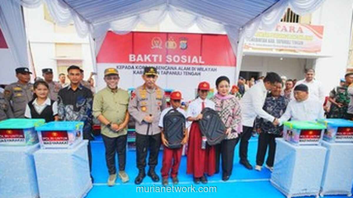 Kapolri dan Ketua Komisi IV DPR Serahkan Bantuan untuk Korban Banjir Bandang Tapteng