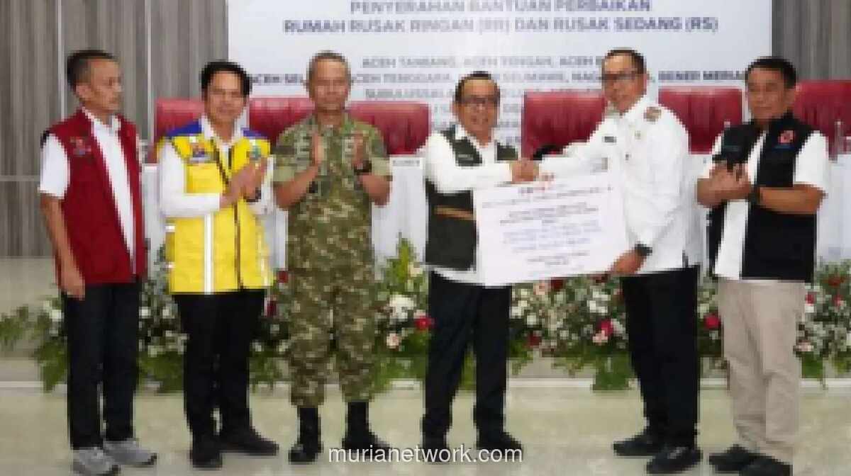 Menko PMK Serahkan Bantuan Perbaikan Rumah untuk 17.273 Keluarga Korban Bencana