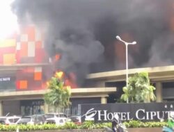 Kebakaran Hanguskan Kanopi Depan Mall Ciputra Cibubur, Api Berhasil Dipadamkan