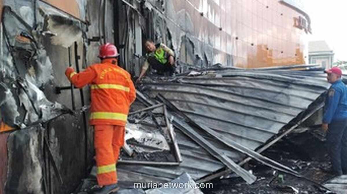 Kebakaran Landa Mal Ciputra Cibubur, Diduga dari Percikan Las