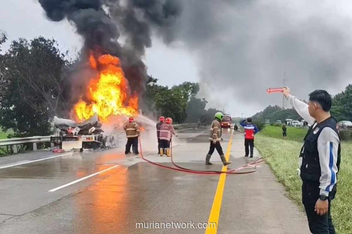 Truk Tangki Tiner Terbakar di Tol Cipali, Lalu Lintas Macet 7 Kilometer