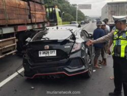 Sedan Sport Tabrak Truk Beruntun di Tol Surabaya-Gempol, Pengemudi Luka-luka