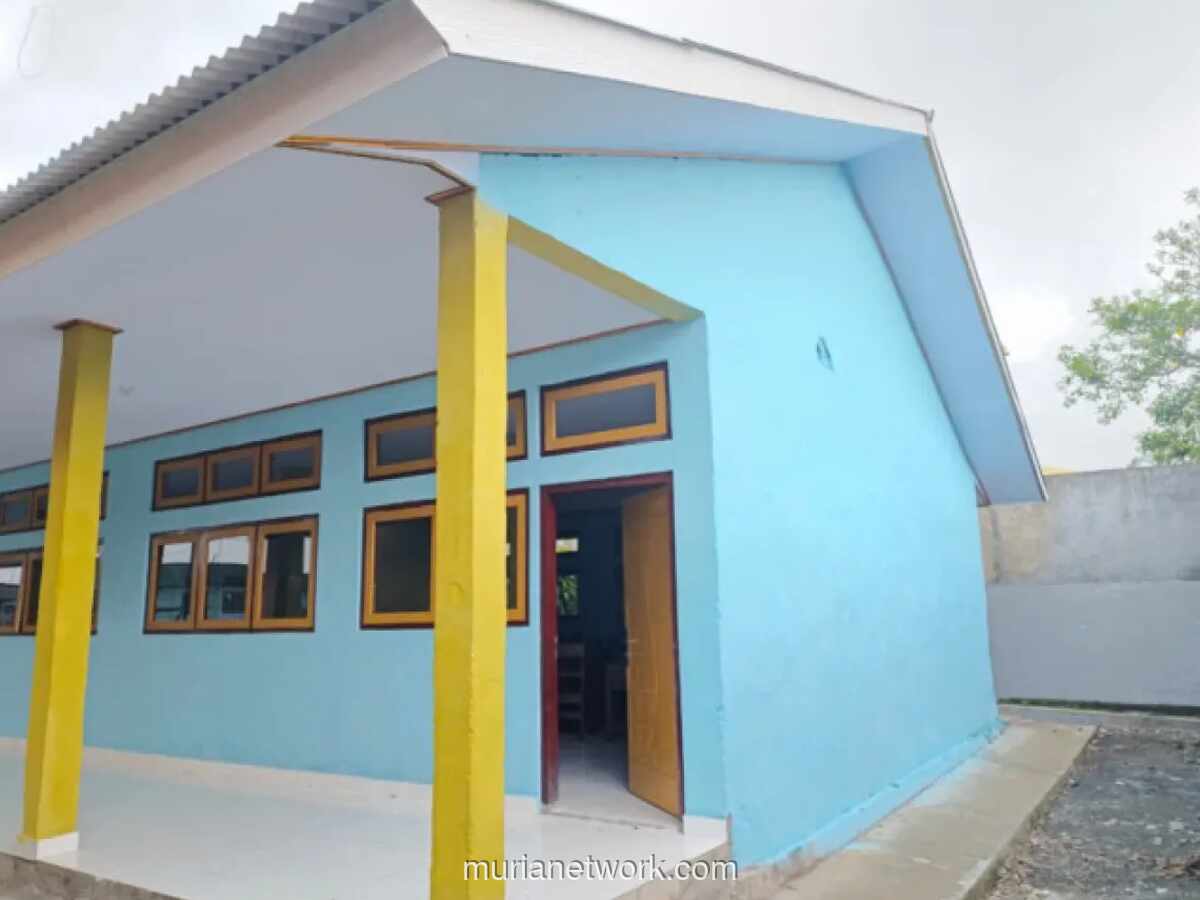 Kemendikdasmen Revitalisasi 389 SMK dan Salurkan Ribuan Papan Digital di Kawasan Timur