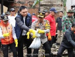 Polres Metro Jabar dan Pemkot Gelar Kerja Bakti Berskala Besar di Bantaran Kali Cengkareng