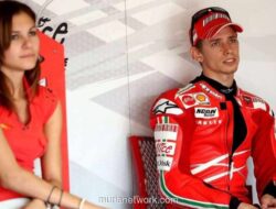 Kisah Cinta Casey Stoner dan Adriana: Berawal dari Tanda Tangan di Perut Penggemar