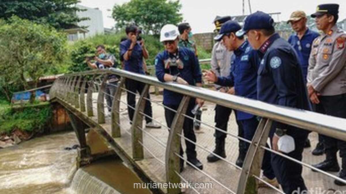 Limbah Kebakaran Pabrik Pestisida Cemari Sungai Cisadane, KLH Ambil Sampel Air