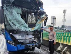 Dua Bus Transjakarta Tabrakan di Cipulir, Diduga Pengemudi Tertidur