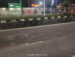 Lubang Jalan di Kebon Jeruk Jakarta Barat Nyaris Celakakan Pengendara Motor