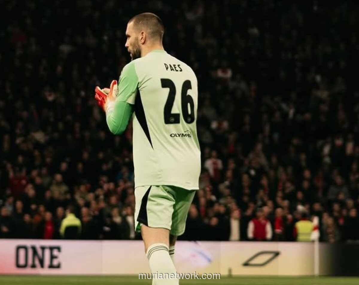 Maarten Paes Jawab Kepercayaan Grim, Selamatkan Ajax dari Kekalahan di Debut