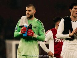 Maarten Paes Cetak Debut Impresif, Selamatkan Ajax dari Kekalahan