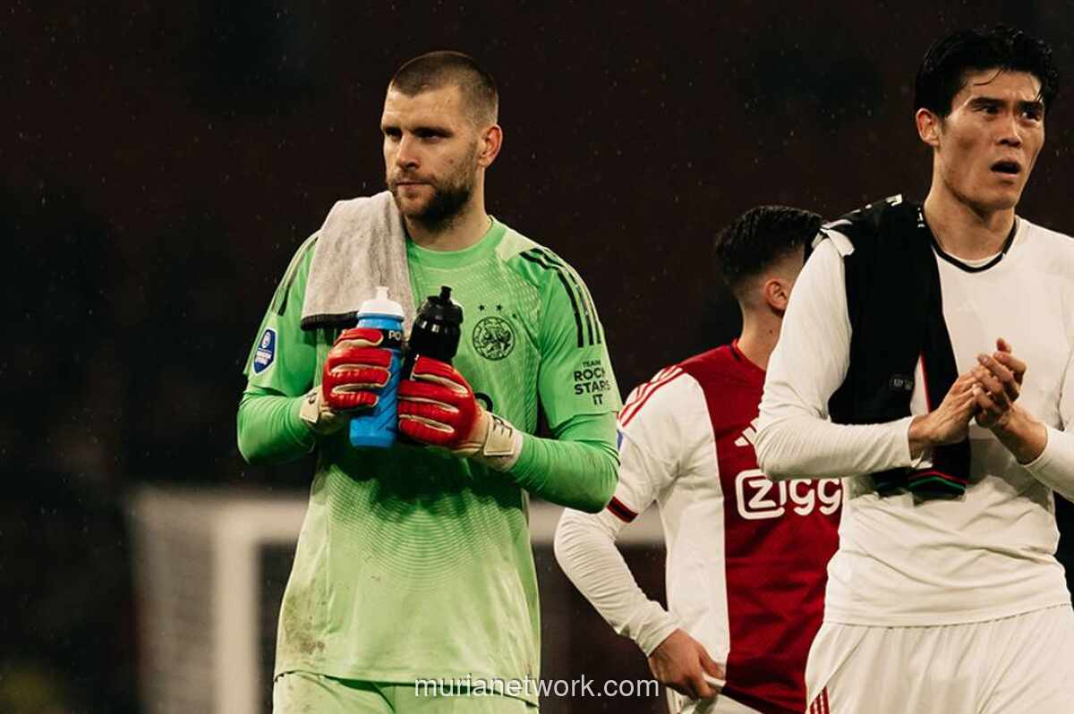 Maarten Paes Cetak Debut Impresif, Selamatkan Ajax dari Kekalahan