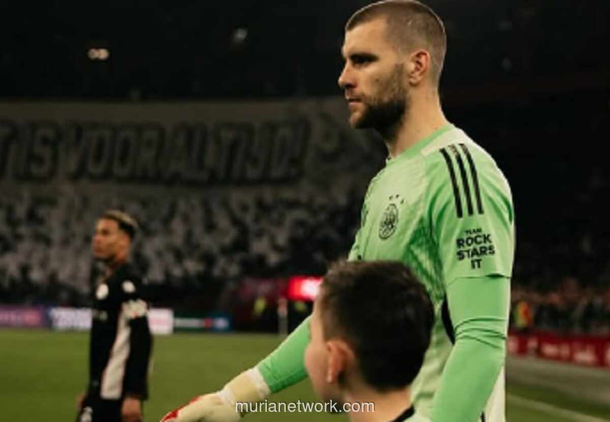 Maarten Paes Tegaskan Komitmen untuk Ajax Usai Debut Impresif