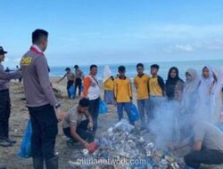 Mahasiswa STIK dan TNI-Polri Bersihkan Pantai Seunuddon dalam Aksi Sinergi