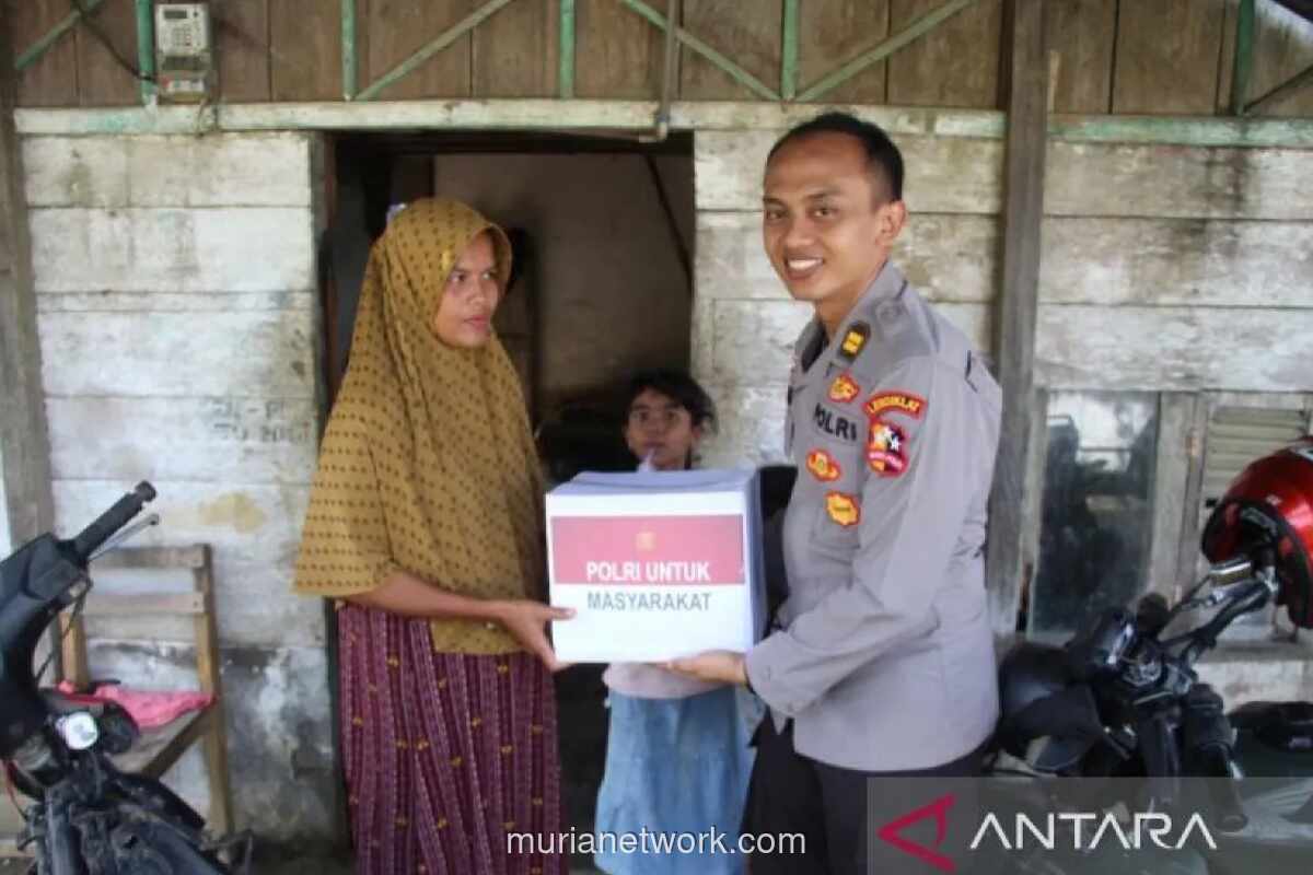 Taruna STIK Bantu Warga Korban Banjir Bandang di Aceh Barat