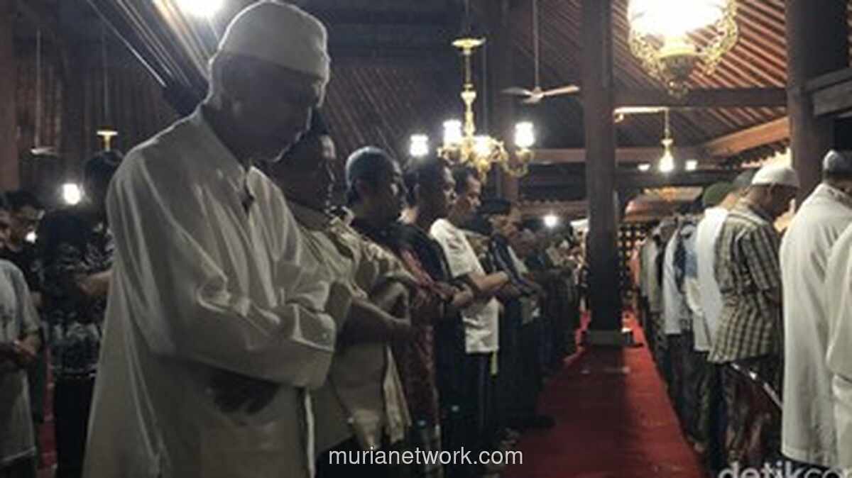 Masjid Gedhe Kauman Gelar Tarawih Pertama, Ikuti Penetapan Ramadan Muhammadiyah