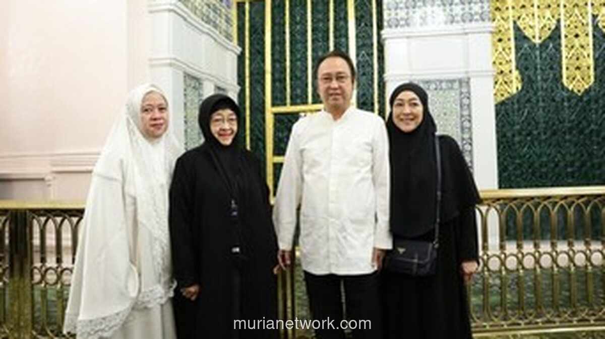 Megawati dan Keluarga Ziarah ke Makam Rasulullah di Madinah