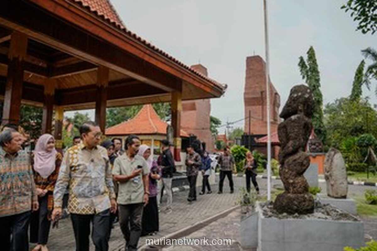 Menteri Fadli Zon Tinjau Museum Mpu Tantular, Dorong Revitalisasi dan Pengembangan Koleksi