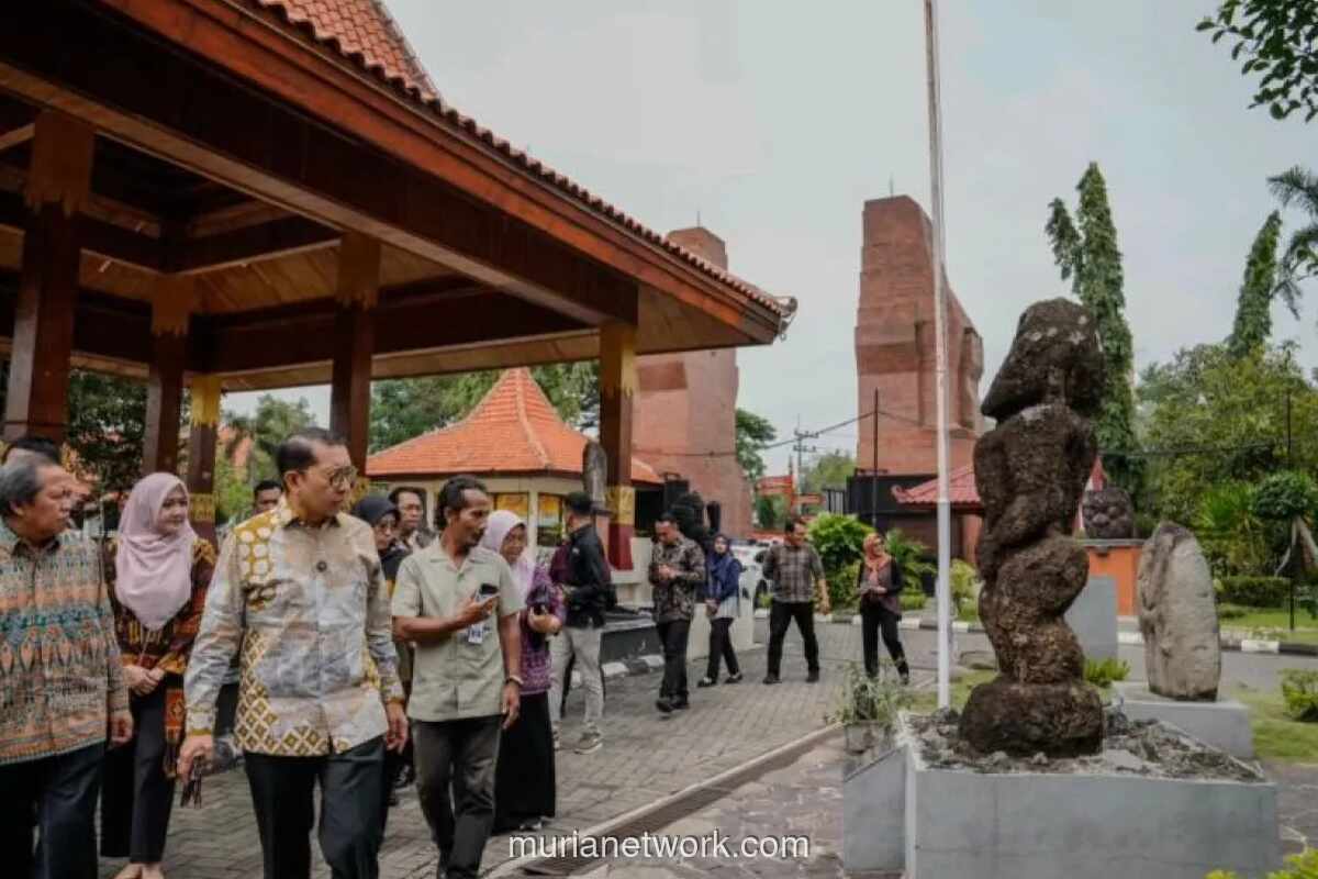 Menteri Fadli Zon Tinjau Museum Mpu Tantular, Soroti Pentingnya Revitalisasi Tata Pamer