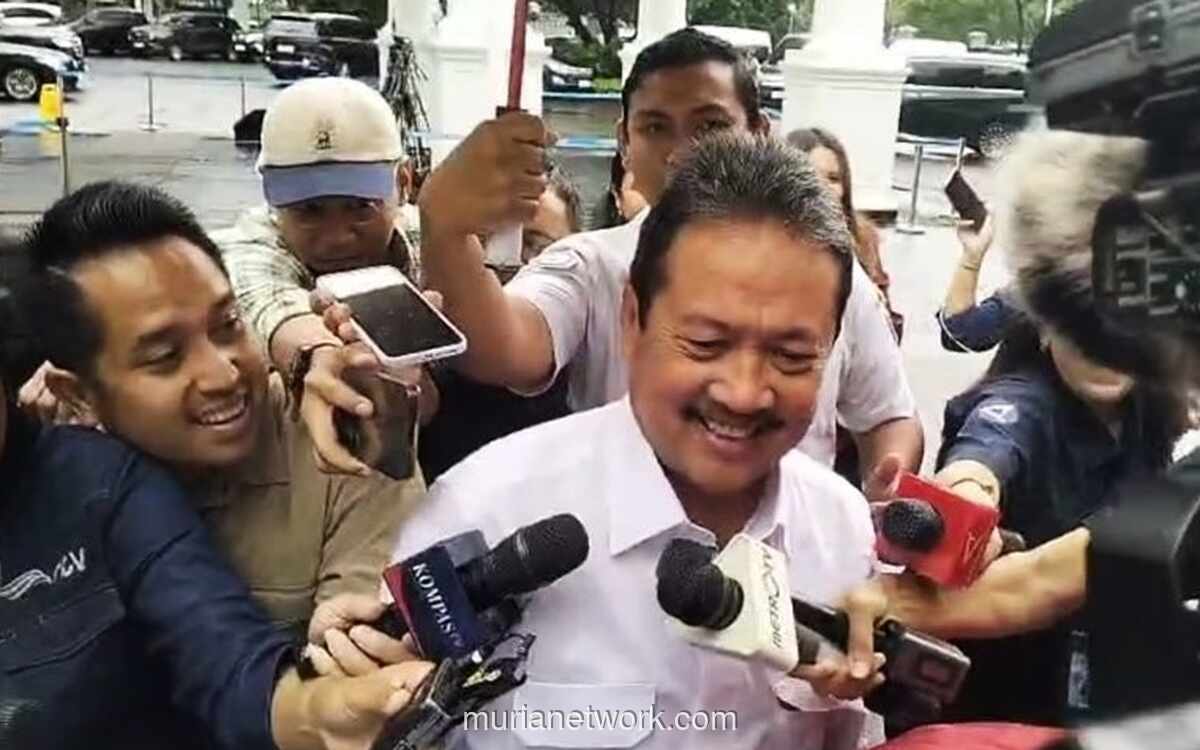 Trenggono Hanya Senyum Saat Ditanya Polemik Anggaran Kapal Ikan dengan Menkeu