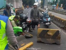 Mobil Listrik Tabrak Separator Transjakarta di Gatot Subroto, Lalu Lintas Menuju Kuningan Tersendat