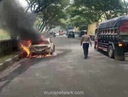 Mobil Mercedes Terbakar di Nagreg, Pengemudi Tewas Terperangkap
