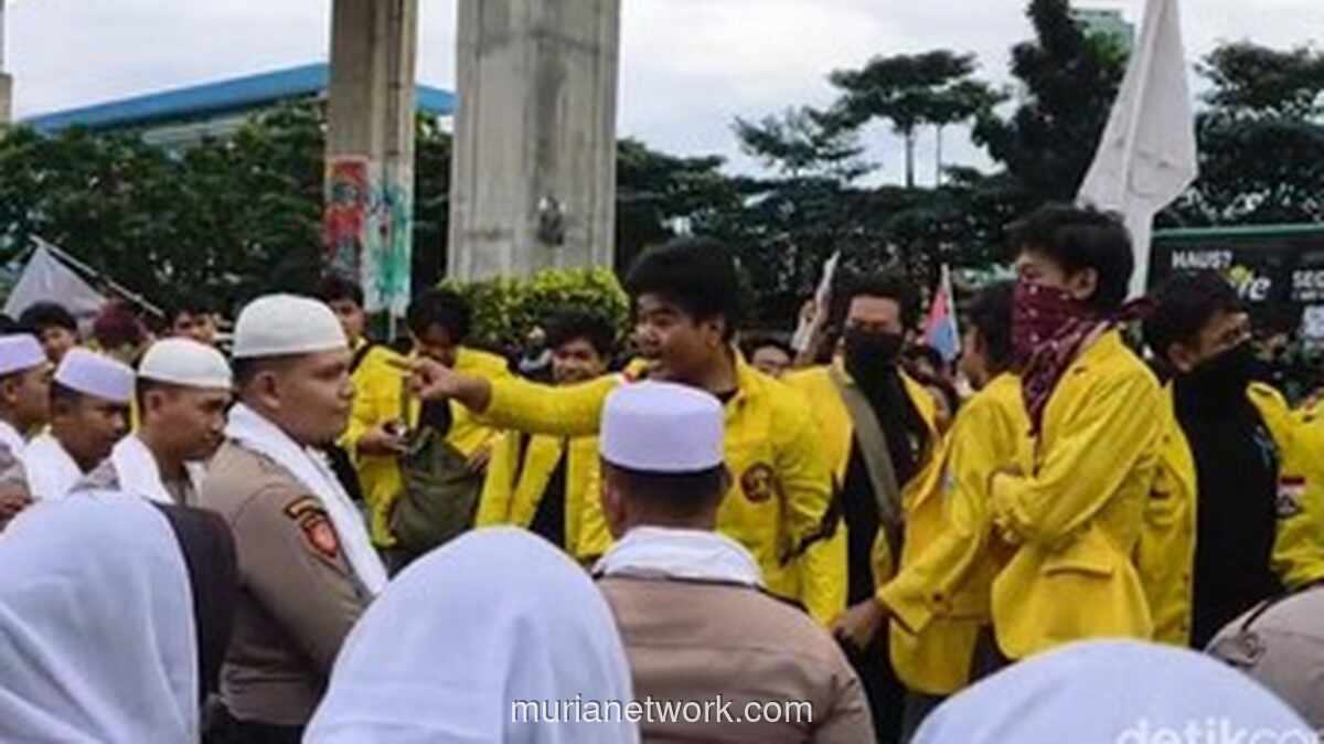 Mahasiswa UI dan UPN Veteran Berunjuk Rasa di Mabes Polri, Tuntut Keadilan untuk Korban Tual