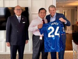 Prabowo Terima Jersey Reece James dari CEO Chelsea di Tengah Pertemuan dengan 12 Pengusaha AS