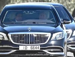 Raja Yordania Setir Sendiri Mobil Antar Presiden Prabowo ke Bandara