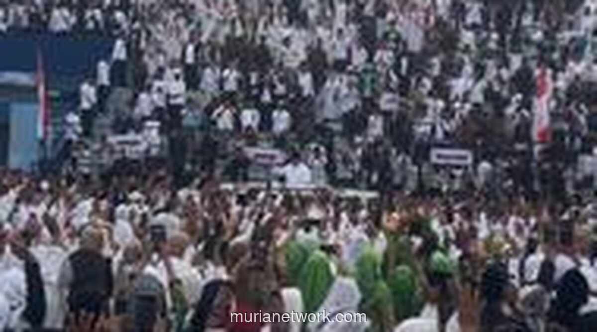 Presiden Prabowo Sambut Hangat Jemaah di Puncak Satu Abad NU Malang