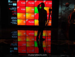 IHSG Melemah Tipis, Tertekan Outlook Negatif Moodys dan Pelemahan Rupiah