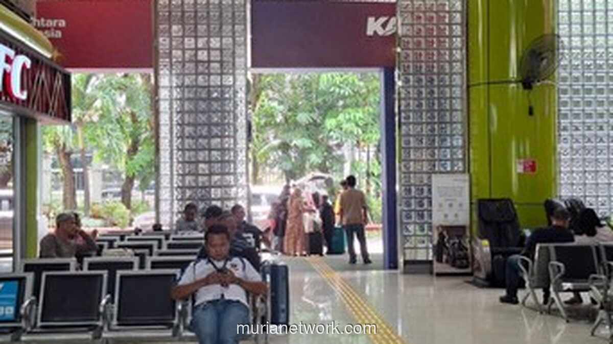 Mudik Lebaran Dimulai Lebih Awal, Stasiun Gambir Ramai Pemudik